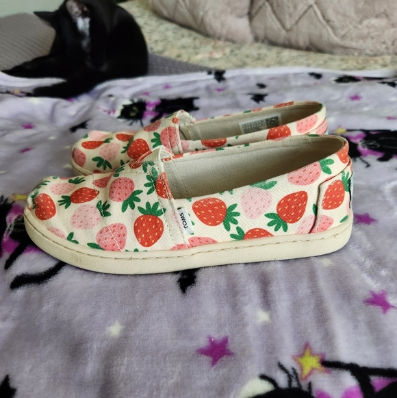 TOMS Kids' Strawberry Print Slip-On Shoes - Cream and Pink - Picture 3 of 7